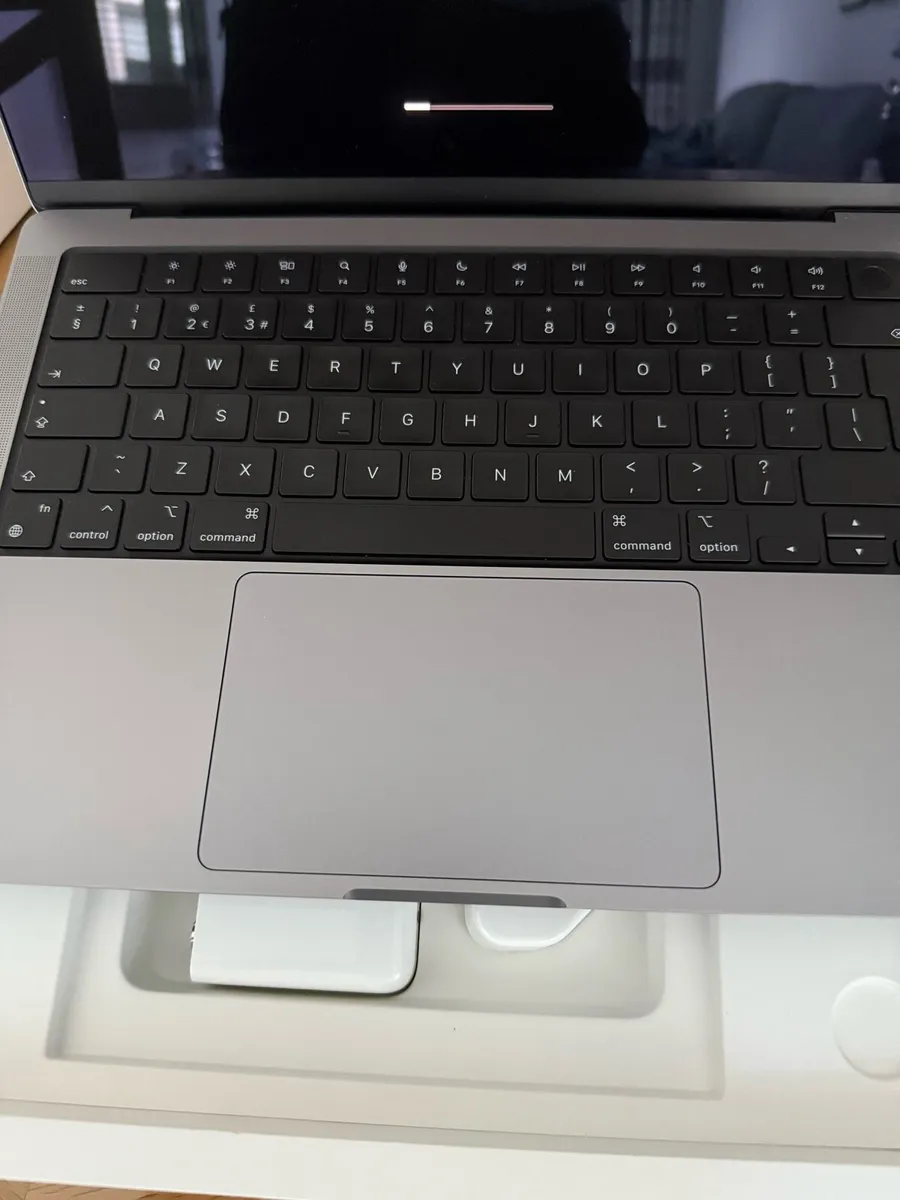 MacBook M1 Pro 14 inch - Image 4