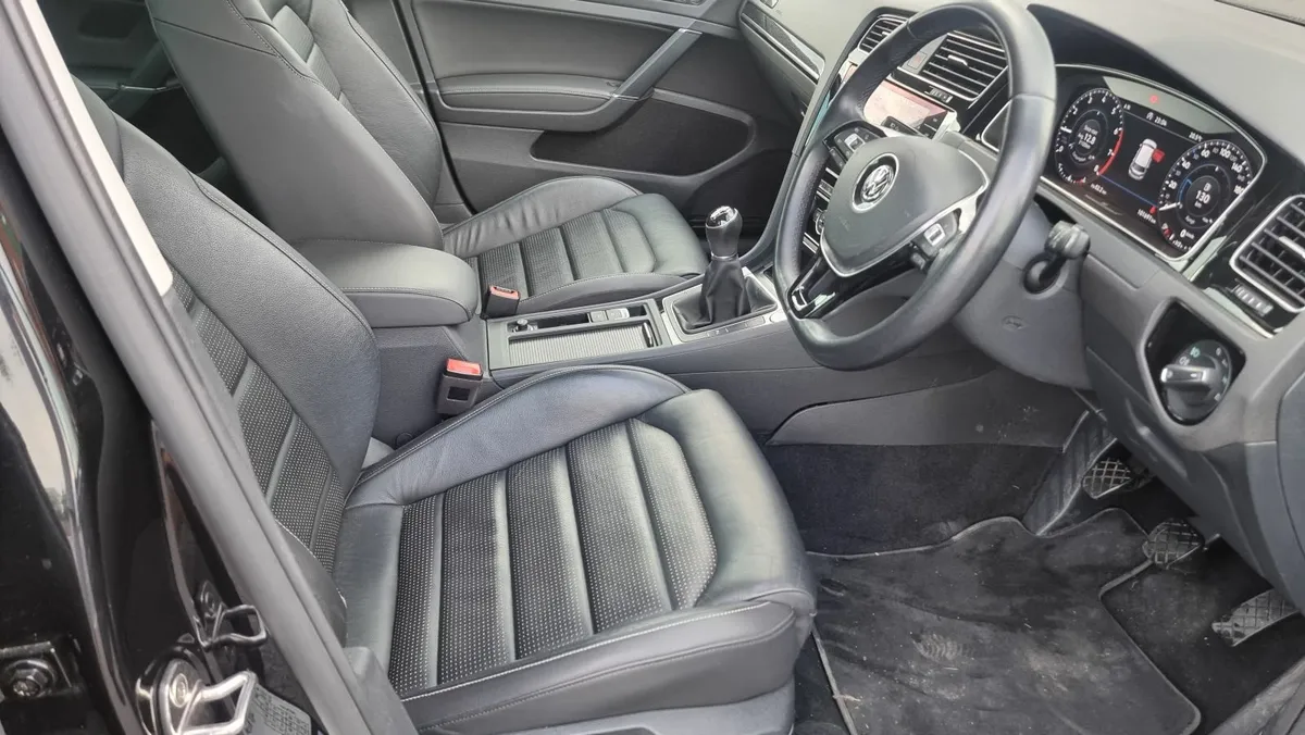 Golf 2019 tsi  petrol - Image 4