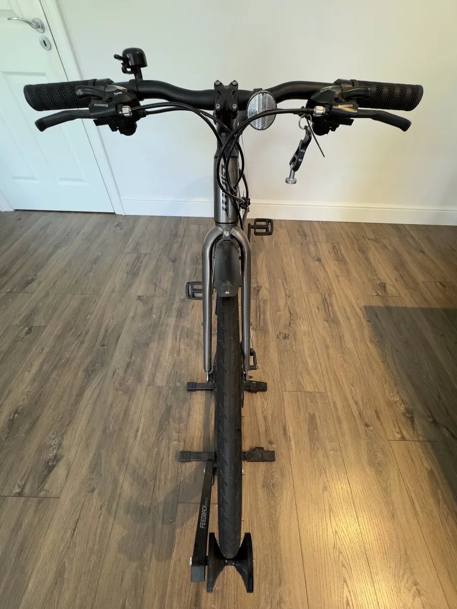 Giant Escape Hybrid Bicycle + Extras - Image 3