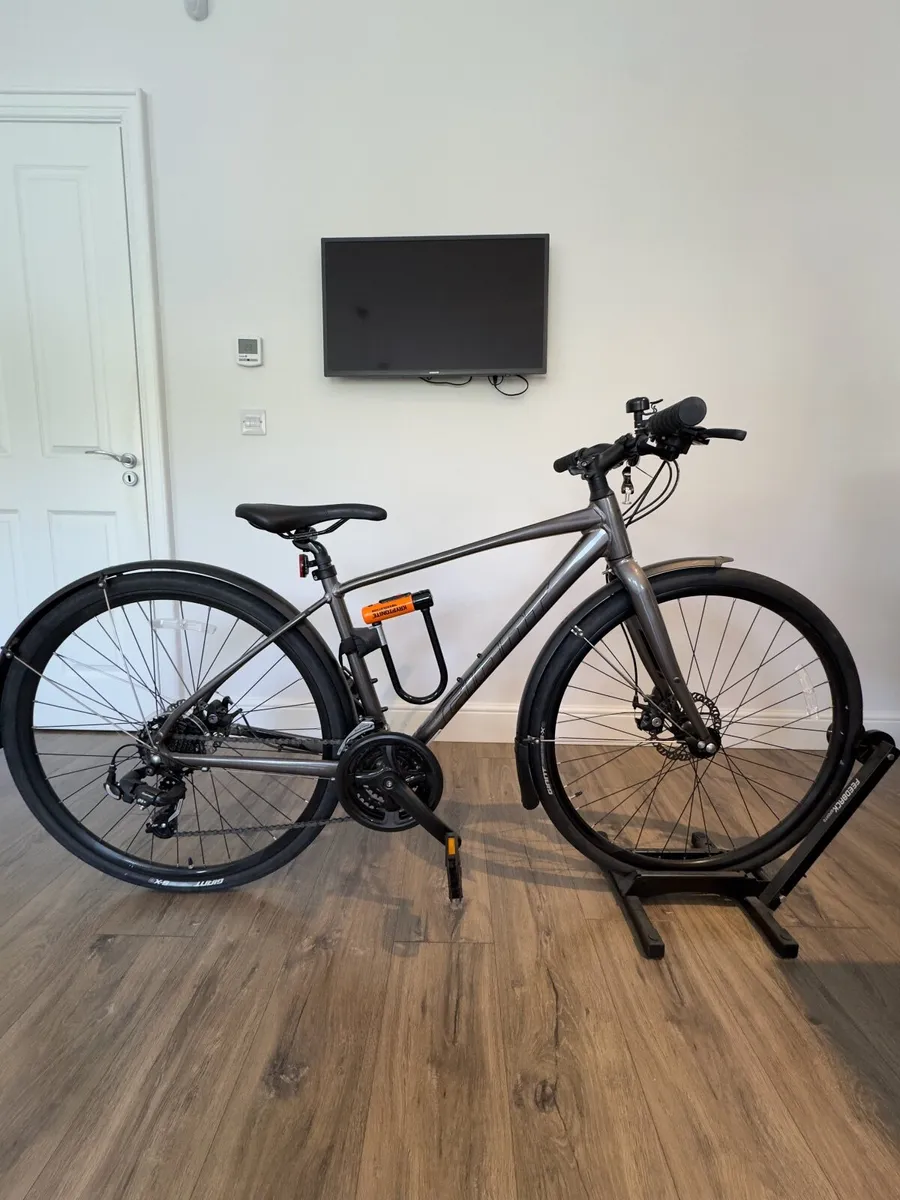 Giant Escape Hybrid Bicycle + Extras - Image 1