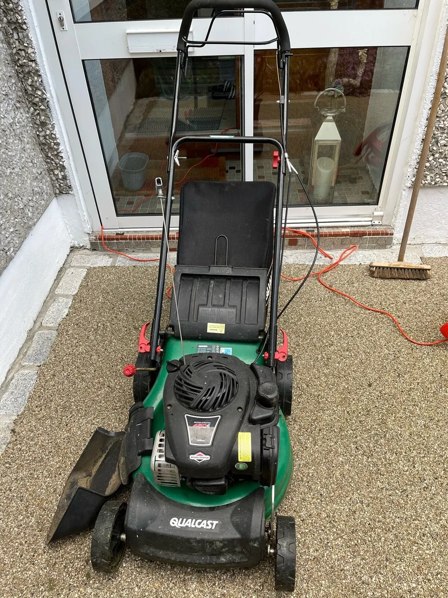 Petrol lawnmower - Image 1