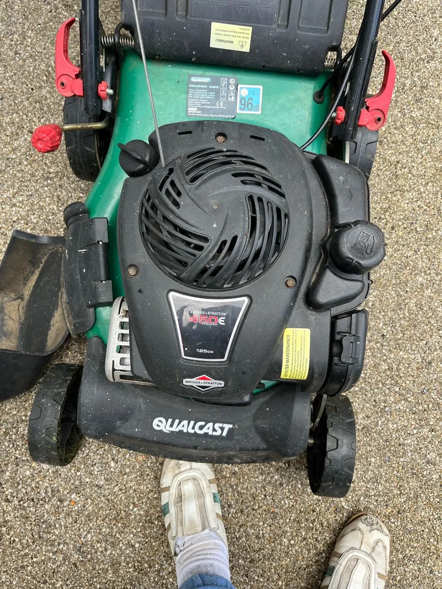 Petrol lawnmower - Image 2