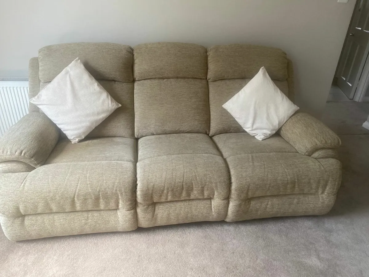 Three seat recliner sofa