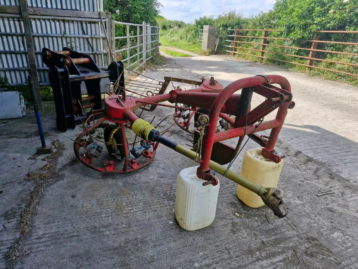 Haybob feed barrier - Image 1
