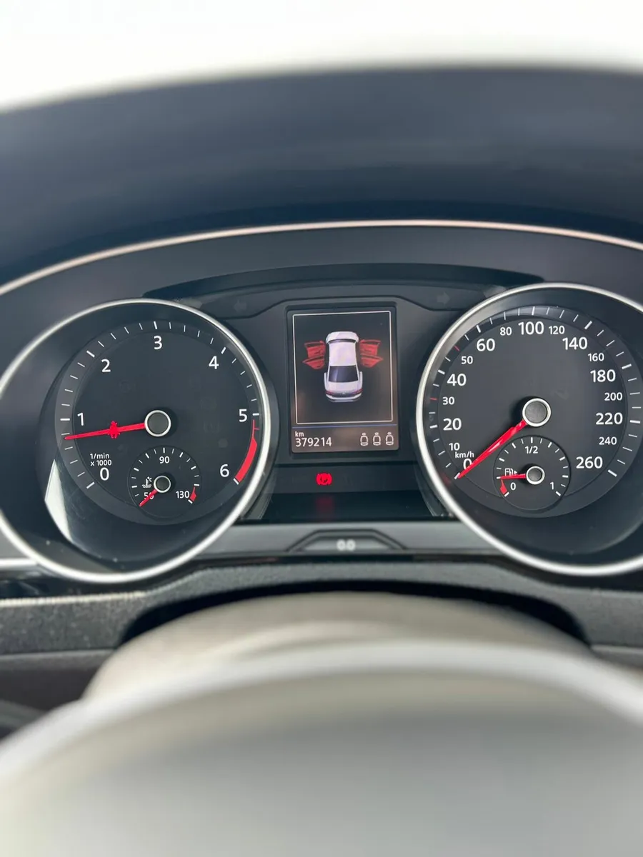 2015 Volkswagen Passat - Image 4