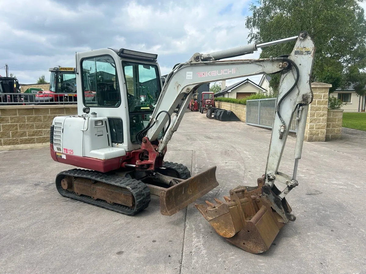 Takeuchi 125 3 ton digger - Image 1