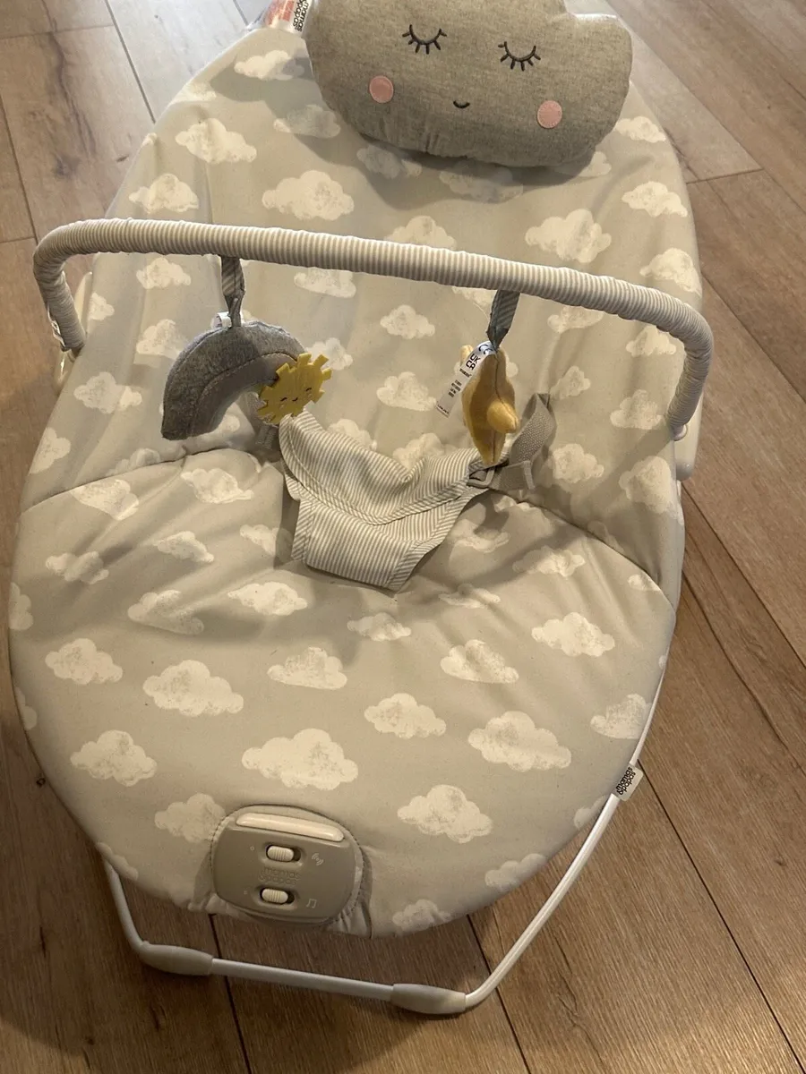 Baby bouncer chair - Image 2