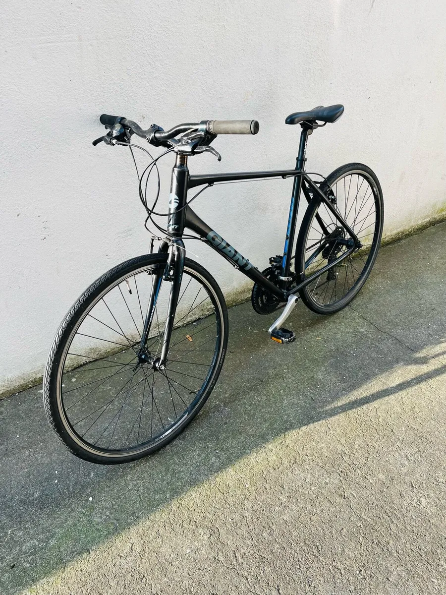 Giant escape hybrid bike - Image 3
