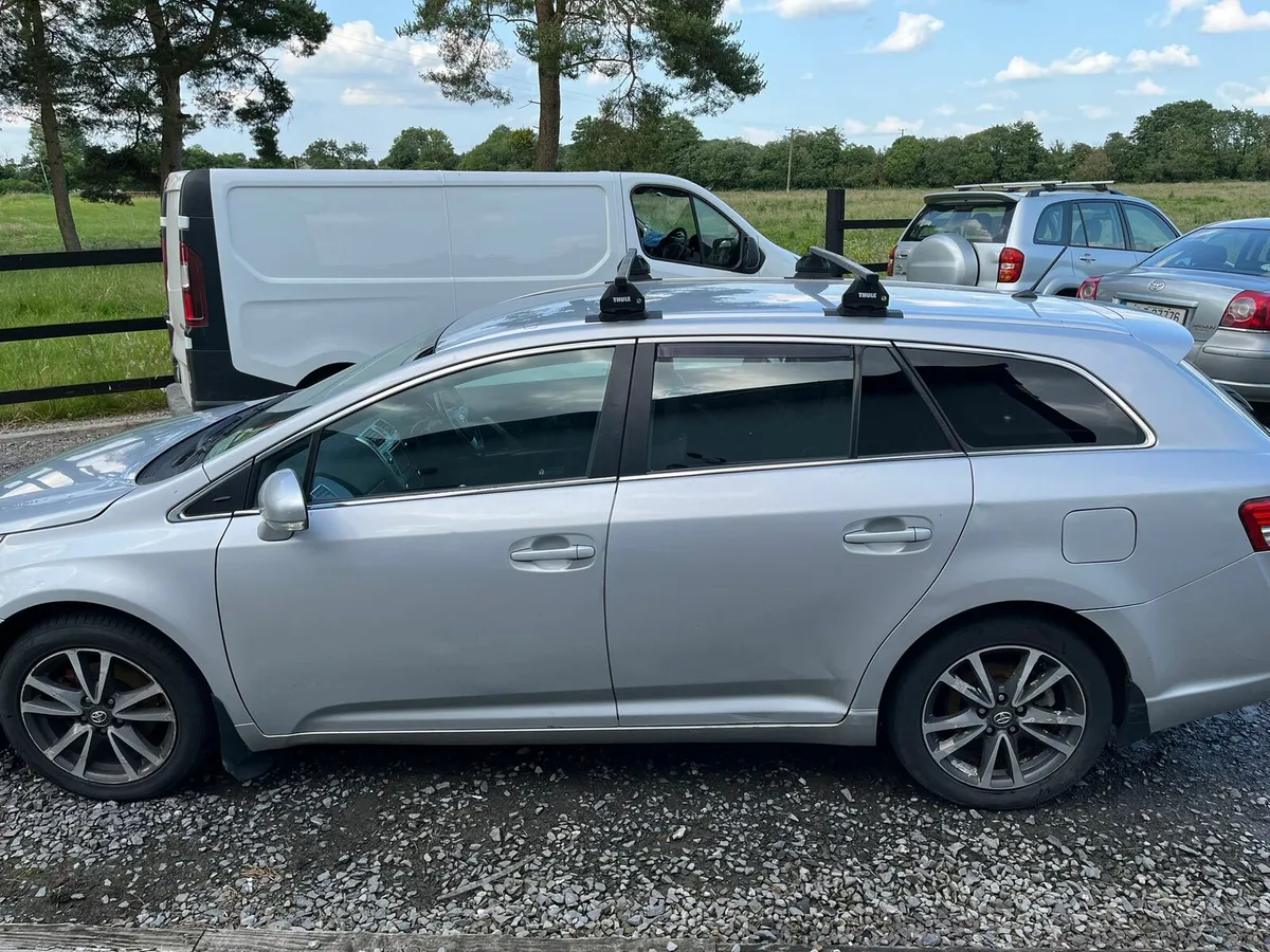 Toyota avensis 2012 - Image 2