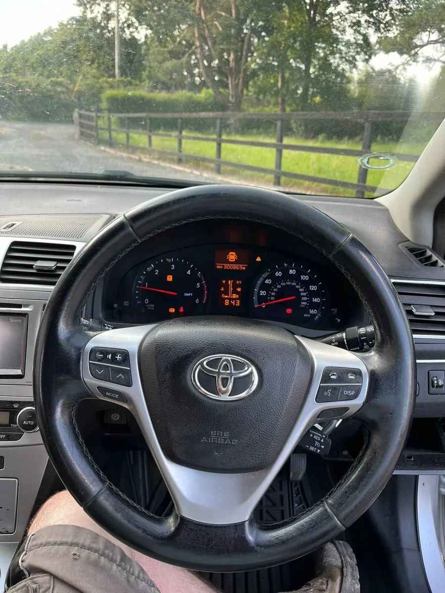 Toyota avensis 2012 - Image 4