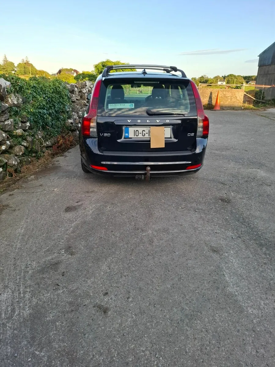 Volvo V50 2010 - Image 2