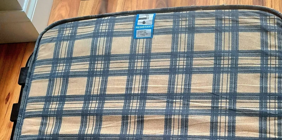 Fold up bed - Image 1