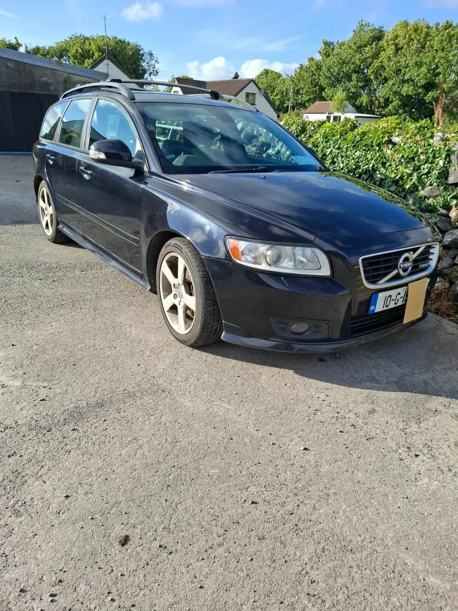 Volvo V50 2010 - Image 1