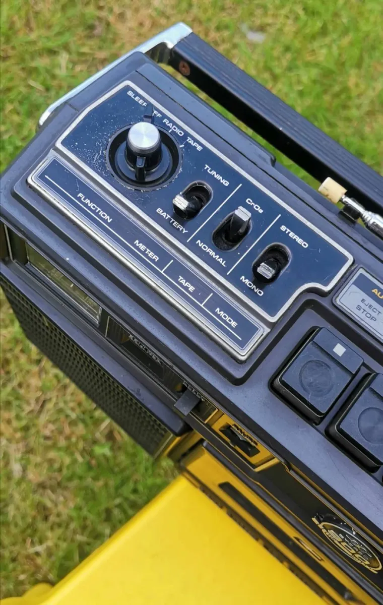 AIWA TPR-900 Desktop Cassette Radio Recorder - Image 3