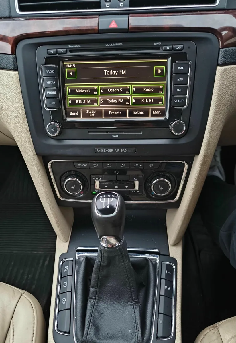 Skoda Superb 2013 - Image 2