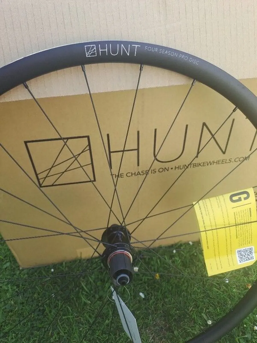 Hunt wheels , 4 seasons pro and alloy sl wheelset and spares/adapters - Image 2