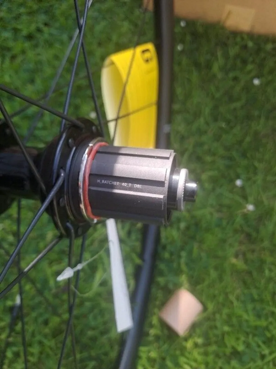 Hunt wheels , 4 seasons pro and alloy sl wheelset and spares/adapters - Image 4