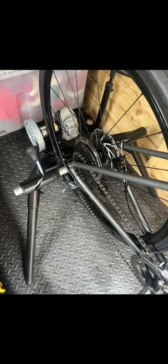 Saris Fluid 2 indoor Bike Trainer - Image 4