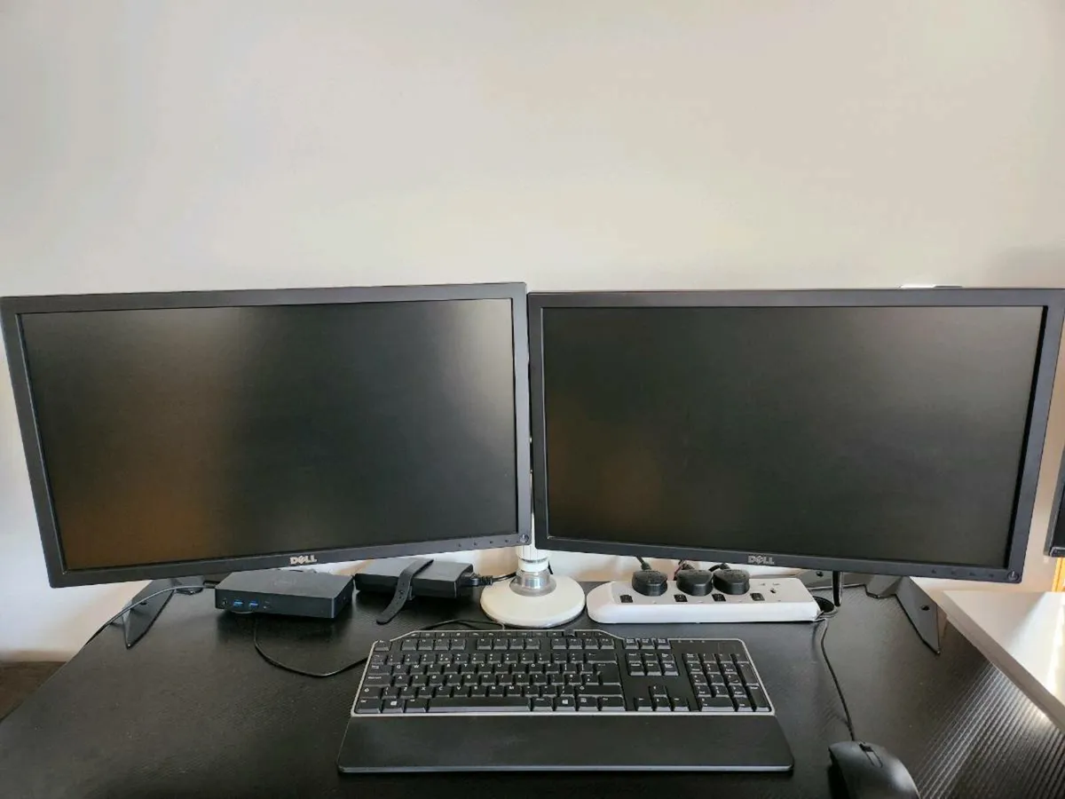 Dual 21.5" monitors,Mounting Arm,Docking Station