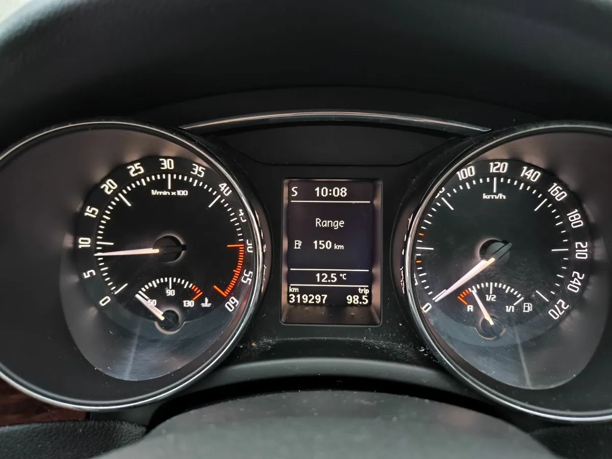 Skoda Superb 2013 - Image 3