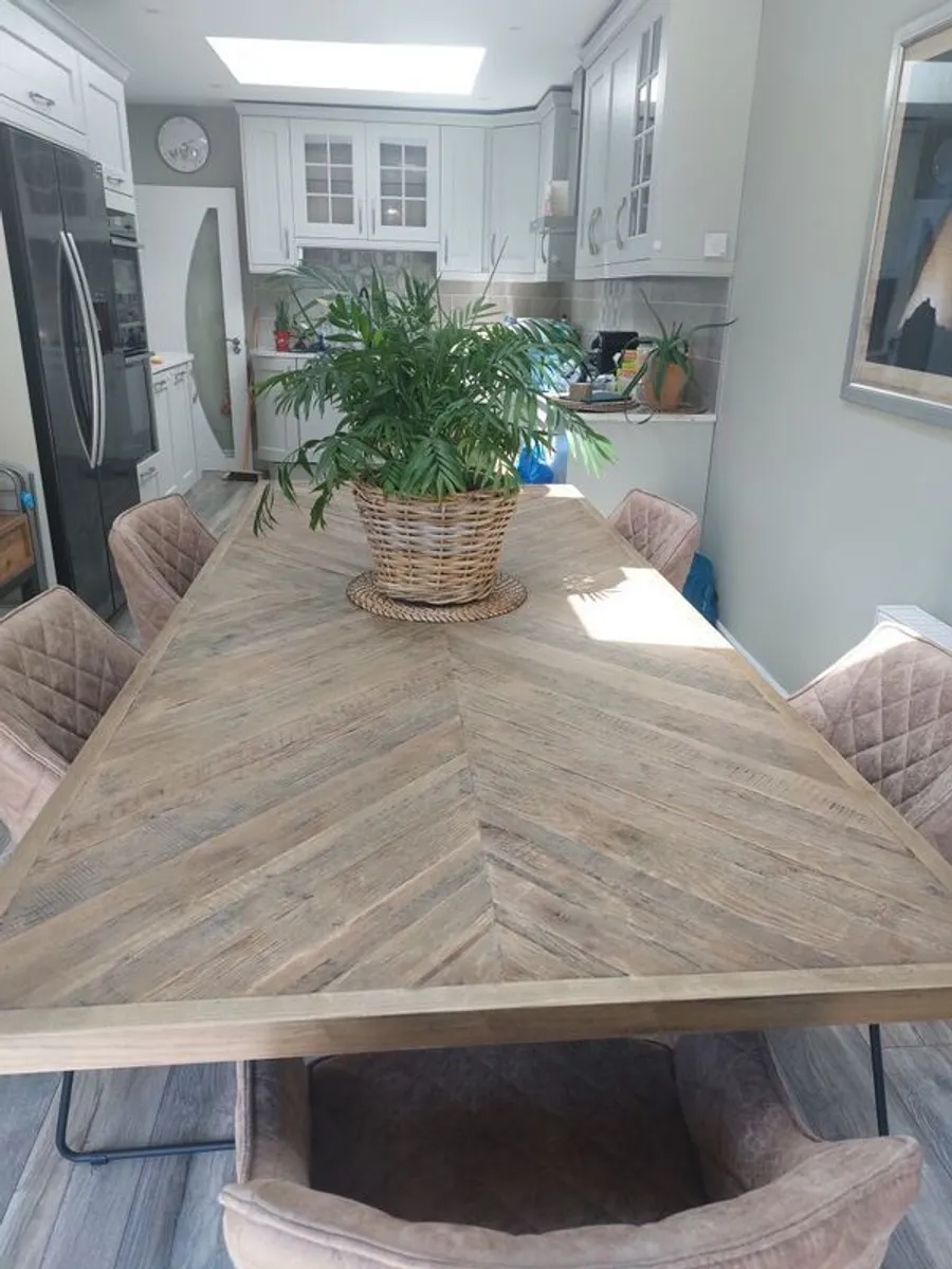 dining - Image 1