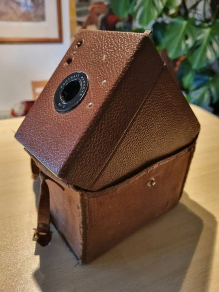 Kodak, Portrait Hawkeye No.2 Box Camera - Image 2