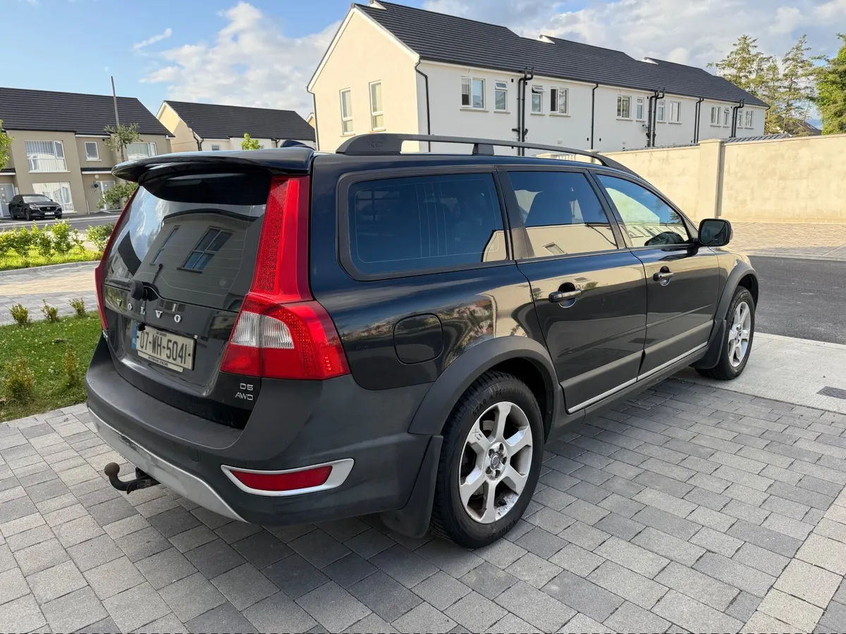 Volvo XC70 2.4 D5 AWD SUNROOF - Image 4