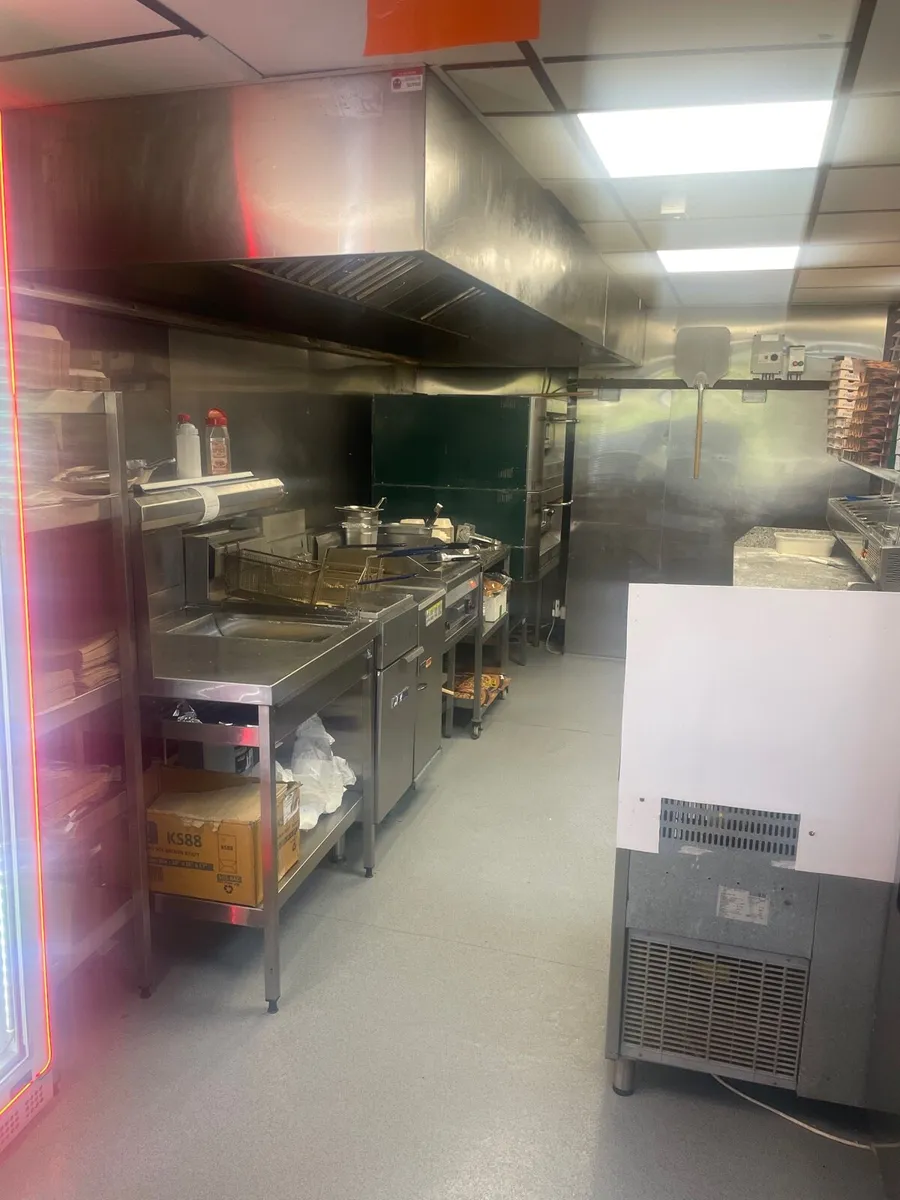 Pizzeria Fish and chips - Image 2