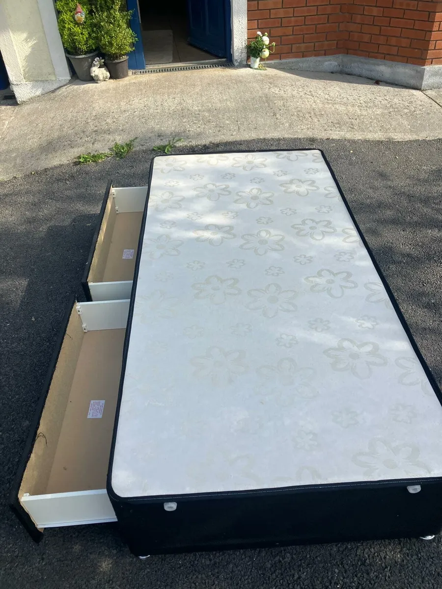 Single bed - Image 2
