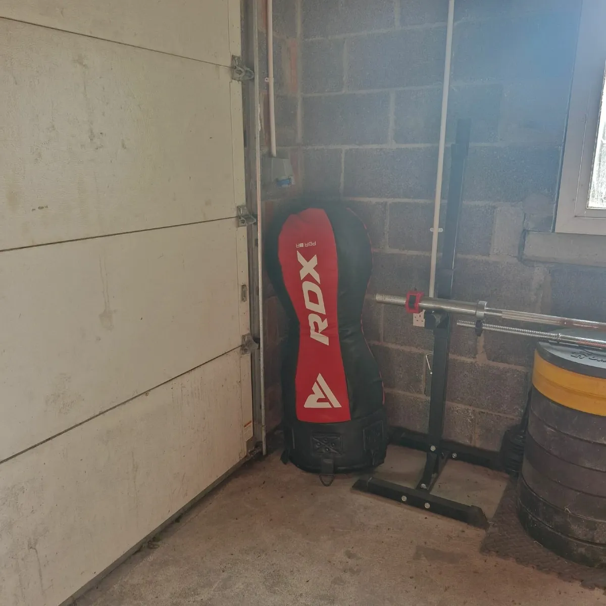 Barbell, weights, bench, punchbag - Image 3