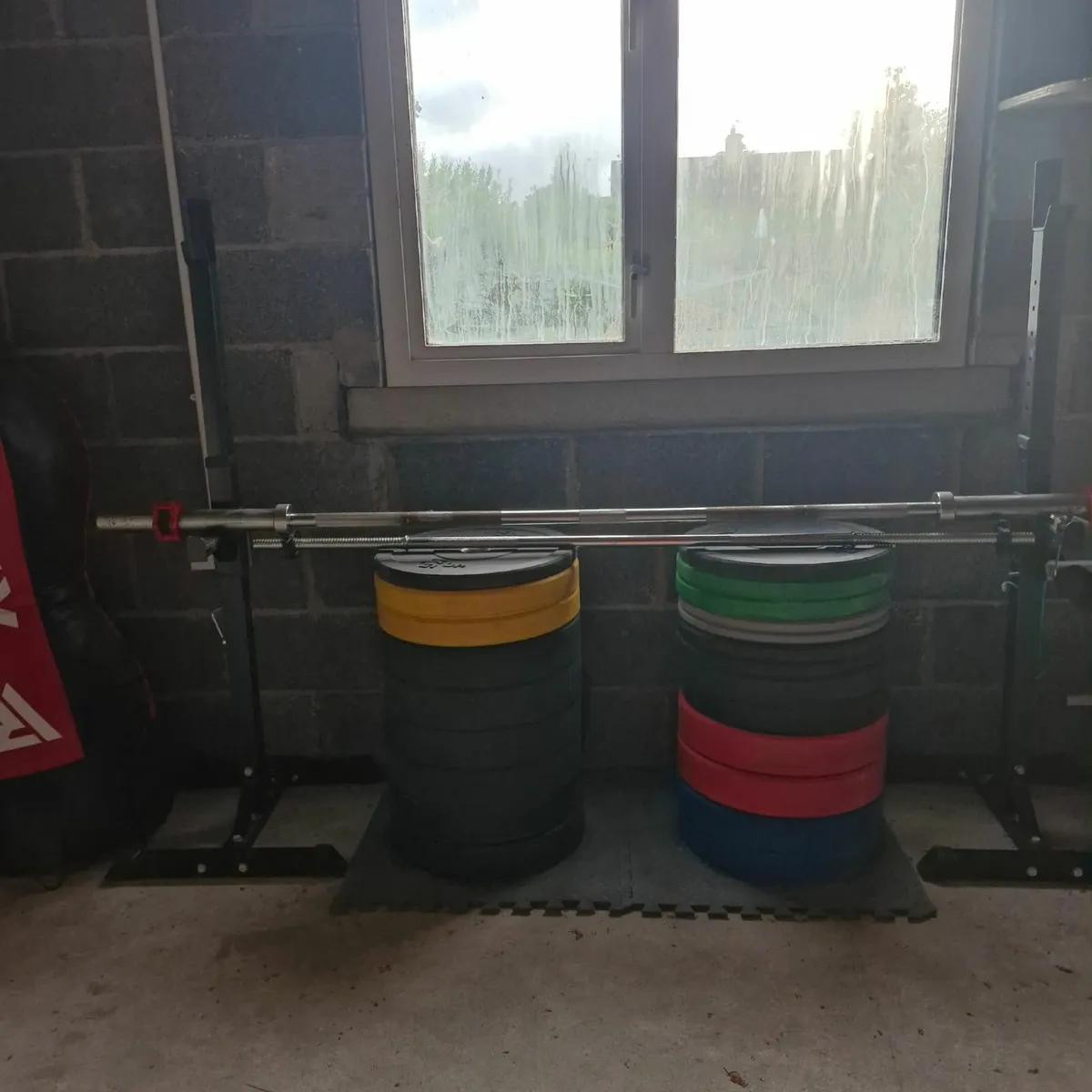Barbell, weights, bench, punchbag - Image 1