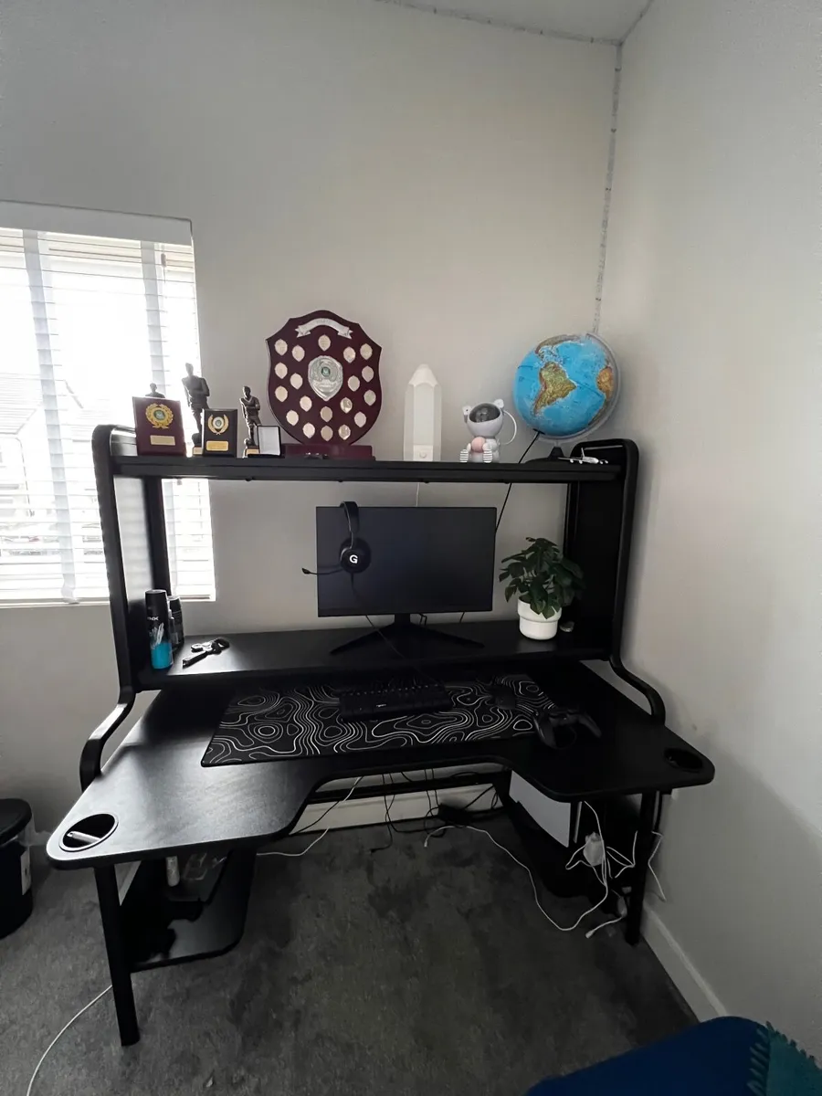 Gaming Table - Image 1