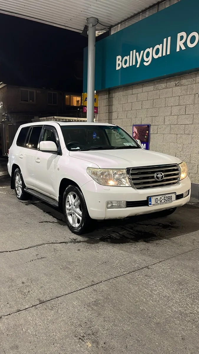Landcruiser 200 V8 - Image 1