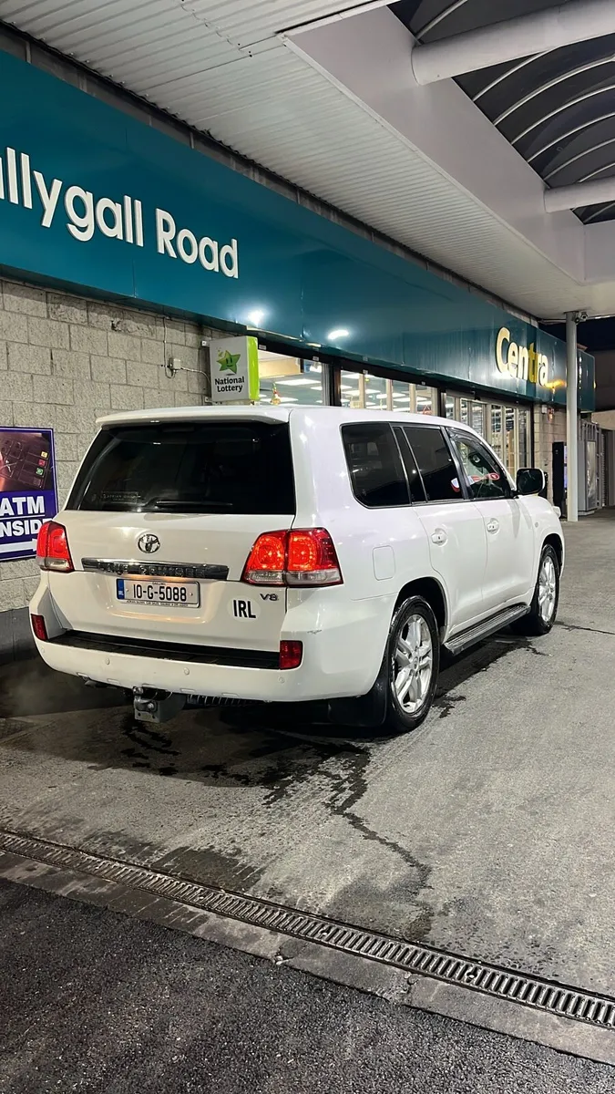 Landcruiser 200 V8 - Image 2