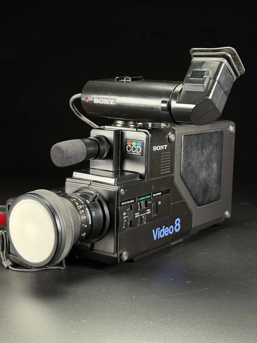 Sony CCD-V8 Video 8 Camcorder - Image 1