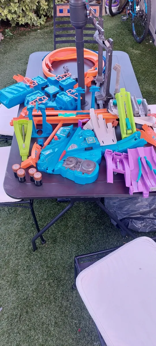 Toys - Image 2