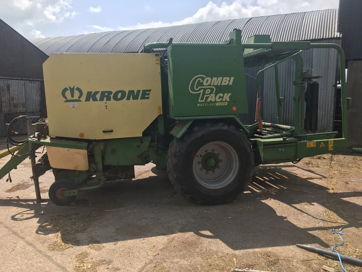 Round baler - Image 1