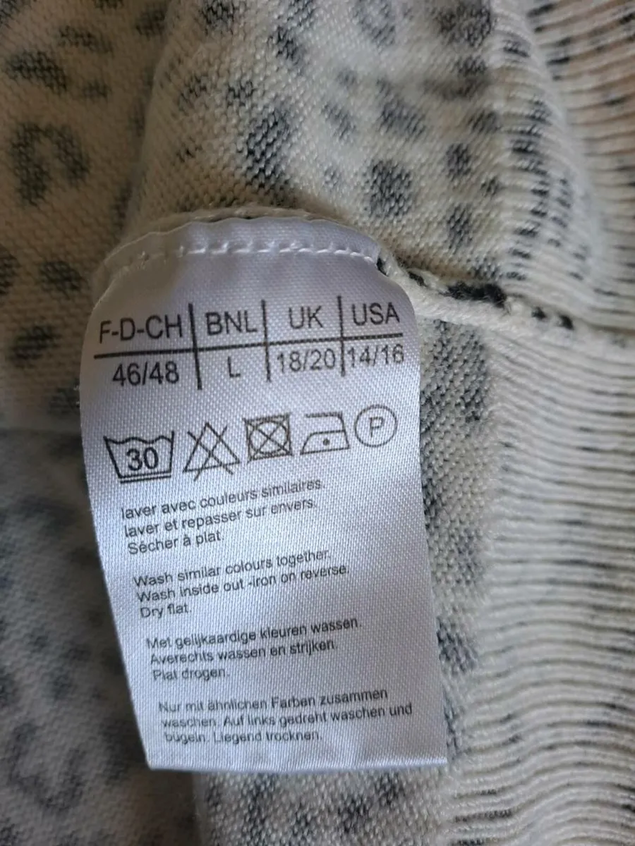 Size 18 trousers and top - Image 3