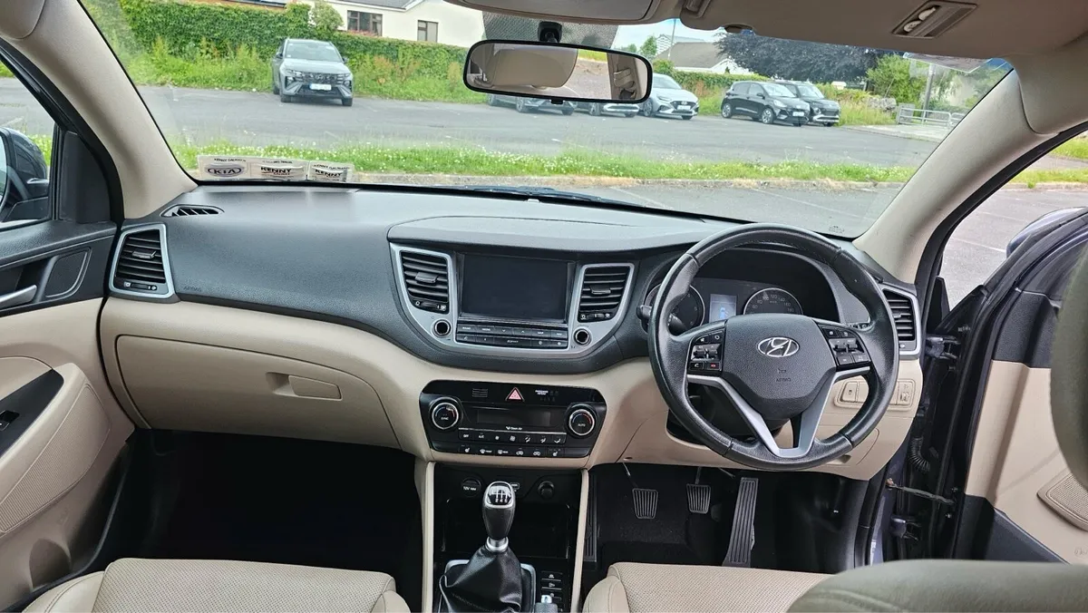 2016 Hyundai Tucson Executive - Image 2