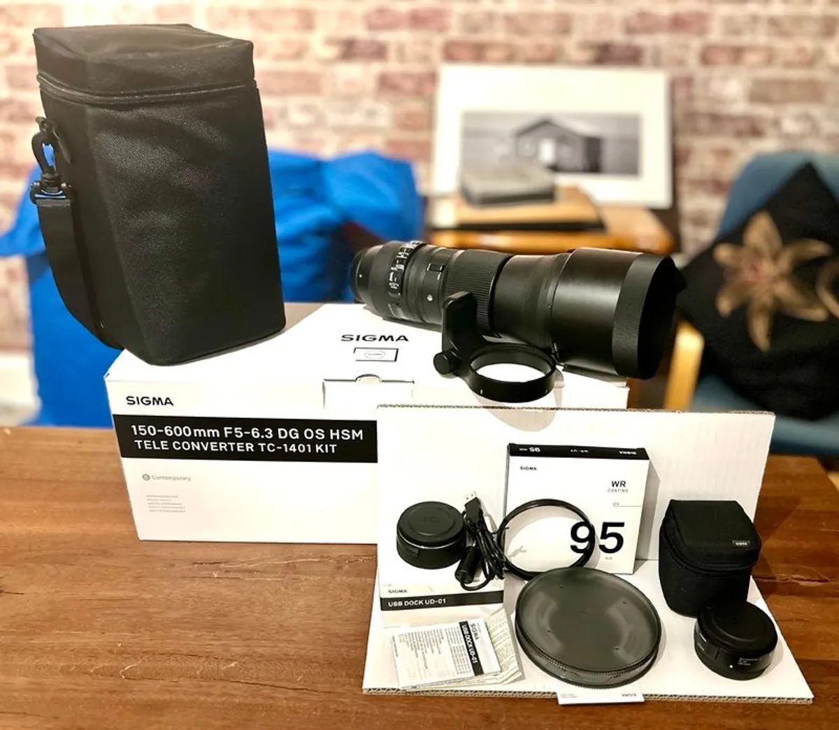 Sigma 150-600mm f/5-6.3 DG OS HSM Contemporary & Accessories - Image 1