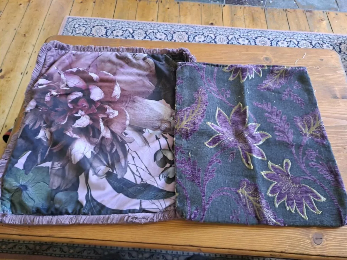 2 purple cushion cases free - Image 1