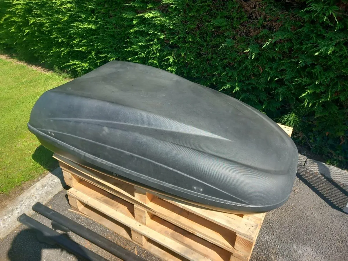 Roof box and bars - Image 1