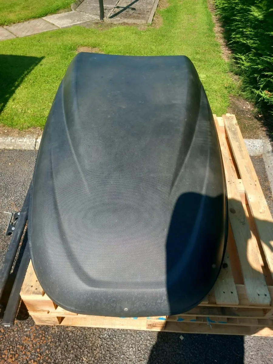 Roof box and bars - Image 2