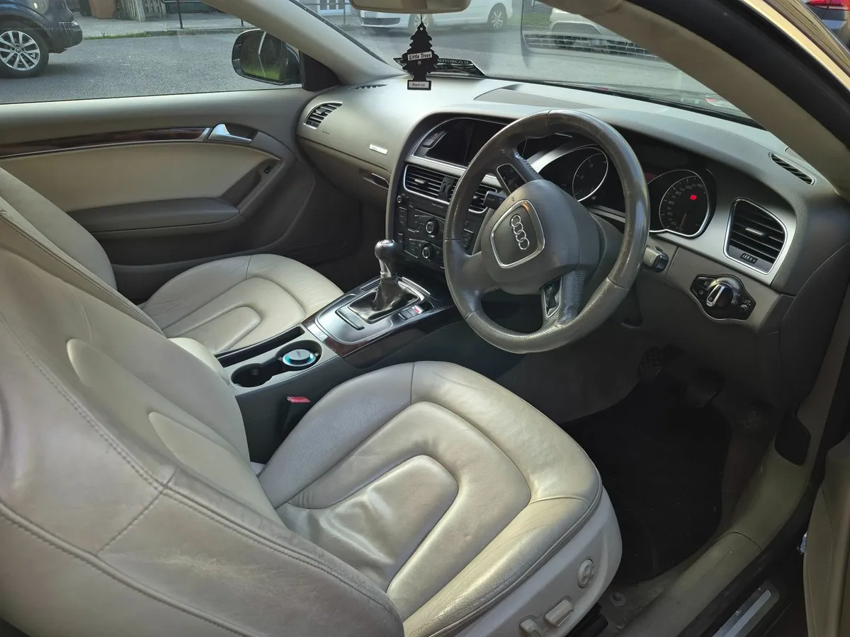Audi A5 2010 - Image 2