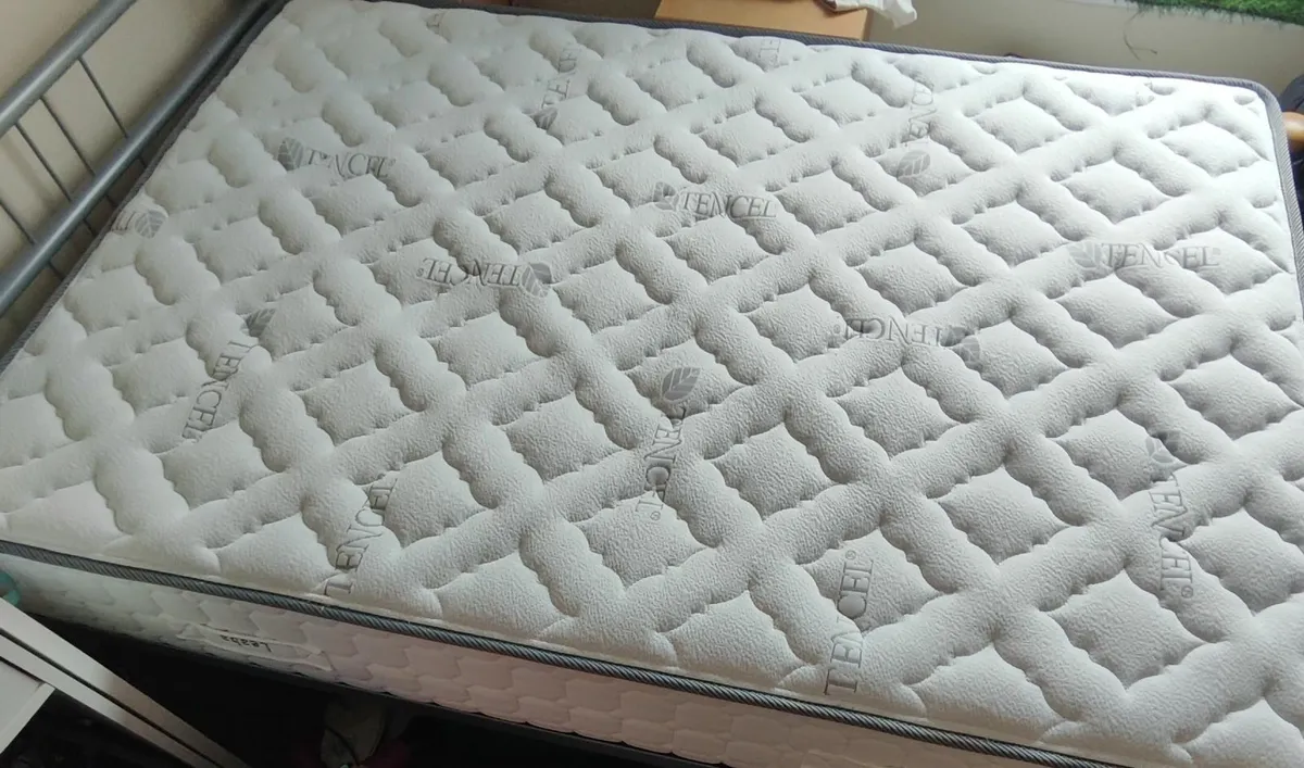 Matress, double, 10 months old - Image 1