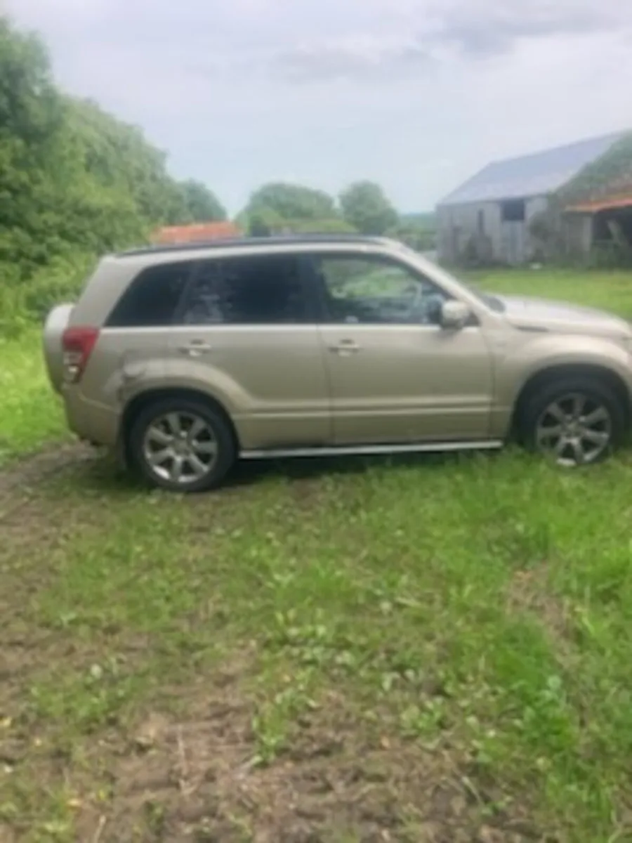 Suzuki Vitara Jeep - Image 4