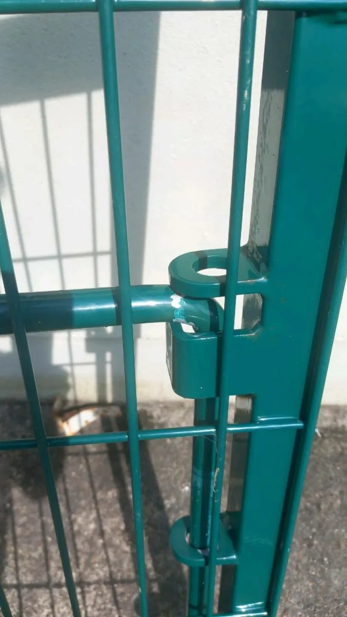Gate and mesh panel. - Image 2