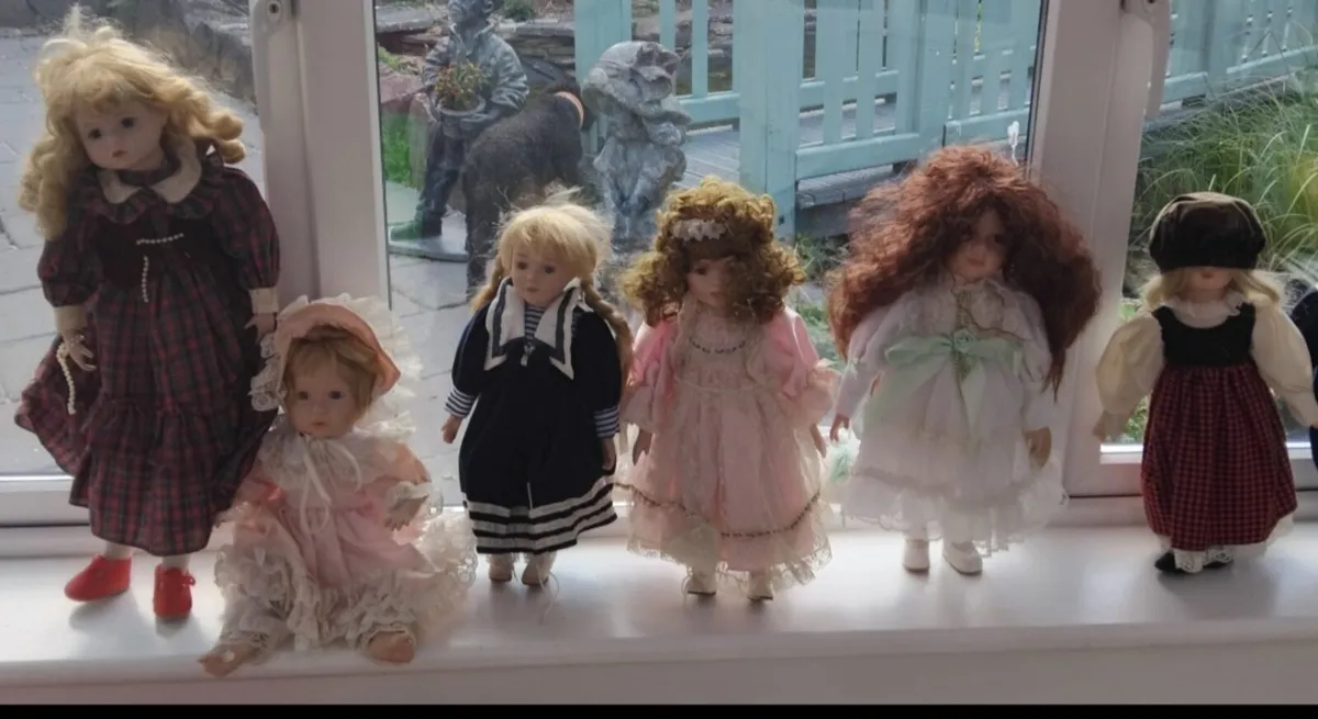 Porcelain dolls for sale - Image 2