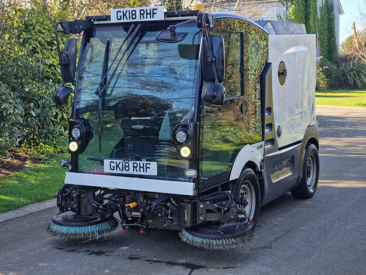 2018 Mathieu MC210 Scarab road sweeper roadsweeper - Image 3