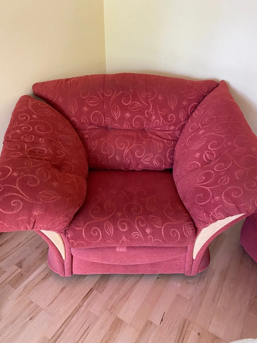 Sofa and 2 arm chaira - Image 1